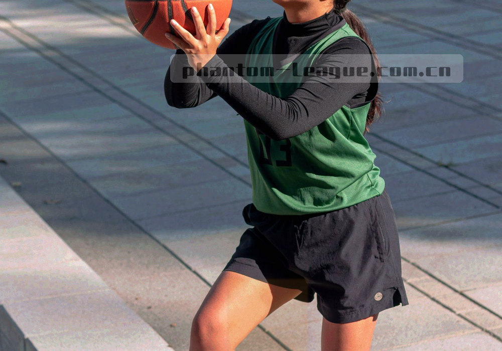 多路数据流汇聚到同一校验节点的半透明示意图