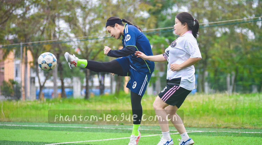 一条横向发光的赛季区间条与可选区块标记